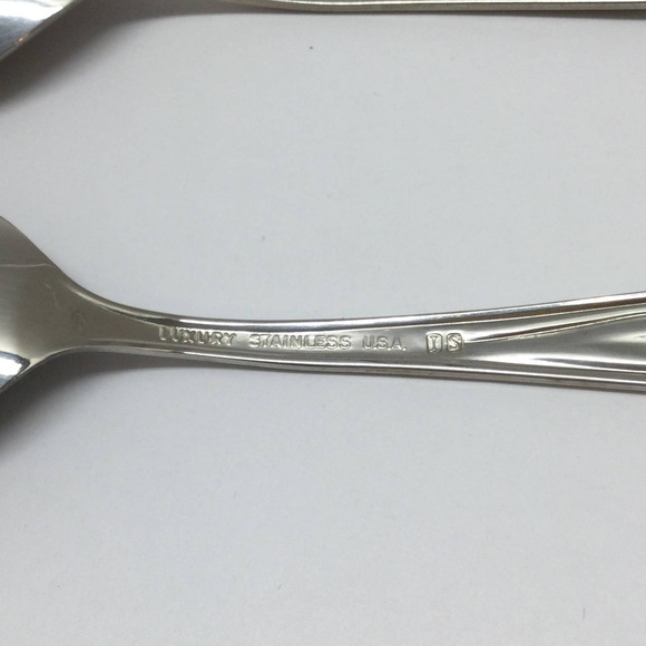 2 piece International Silver Random Rose Stainless Luxury Place/Oval Soup Spoon - Picture 7 of 7